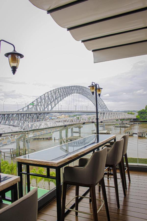 Harris Hotel Samarinda Exterior photo
