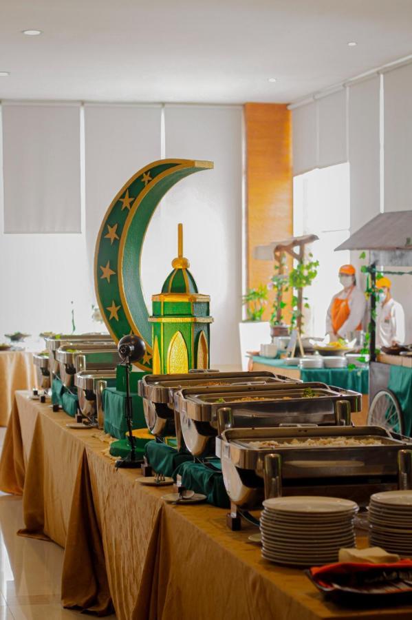 Harris Hotel Samarinda Exterior photo